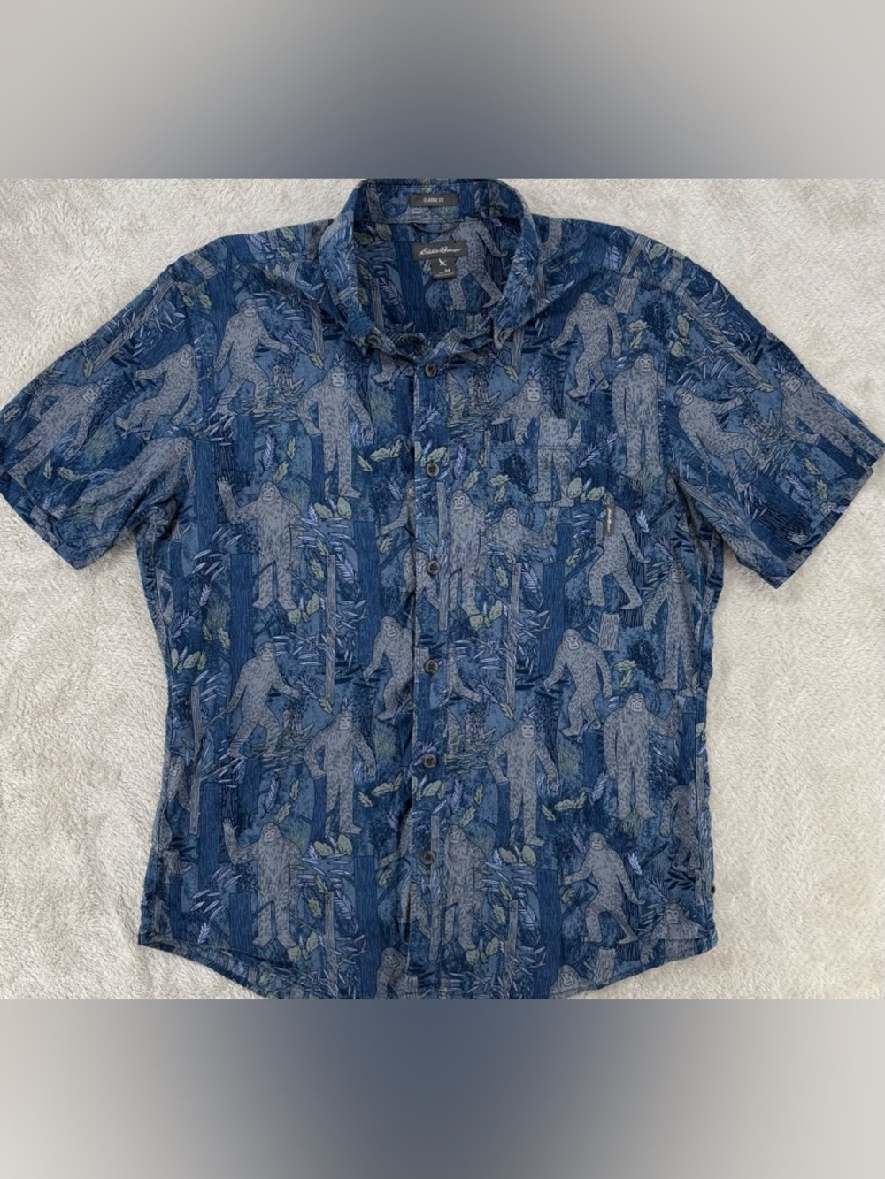 *Eddie Bauer Men's Medium Blue Sasquatch Print Short Sleeve Button Down Shirt*